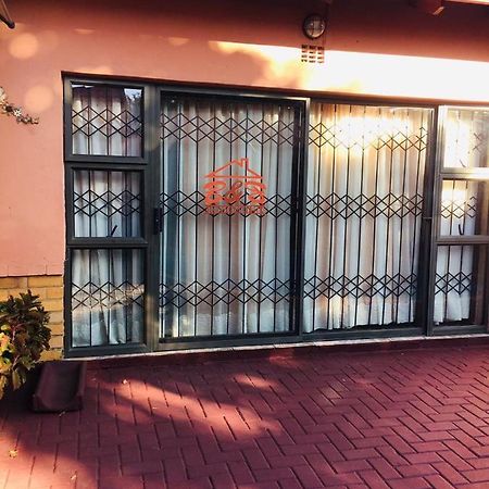 Forever Comfy Bed Bed and Breakfast Vanderbijlpark Exterior foto