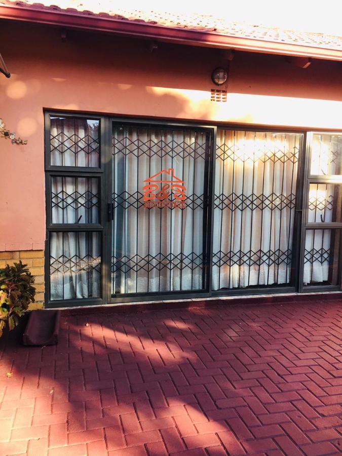 Forever Comfy Bed Bed and Breakfast Vanderbijlpark Exterior foto